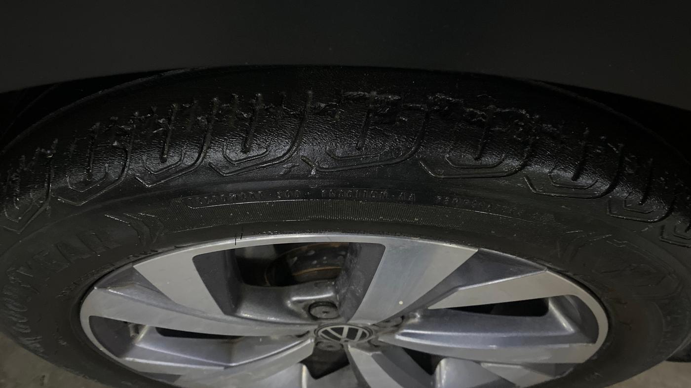 2022 Volkswagen TAIGUN TOPLINE 1.0 TSI MT, Petrol, Manual, 57,530 km, Right Front Tyre Tread