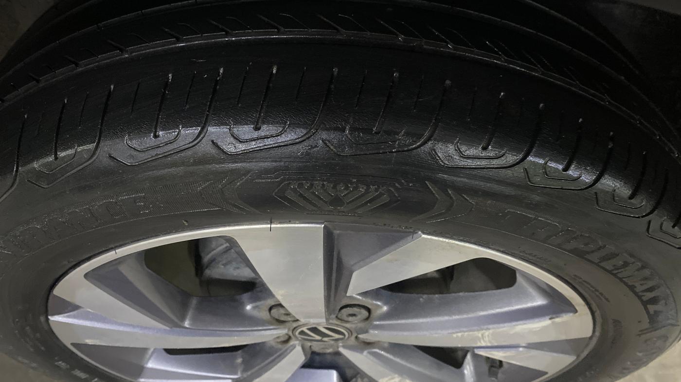 2022 Volkswagen TAIGUN TOPLINE 1.0 TSI MT, Petrol, Manual, 57,530 km, Left Rear Tyre Tread