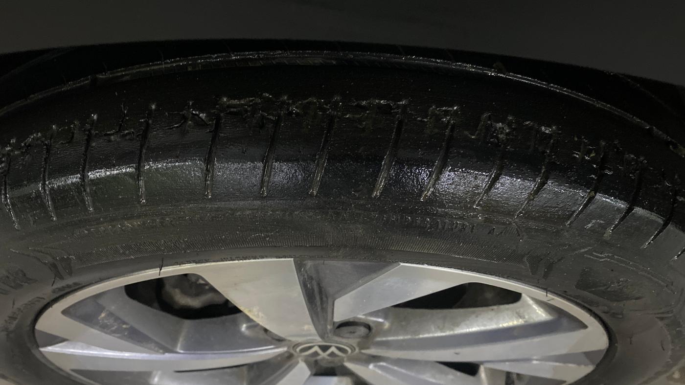 2022 Volkswagen TAIGUN TOPLINE 1.0 TSI MT, Petrol, Manual, 57,530 km, Left Front Tyre Tread