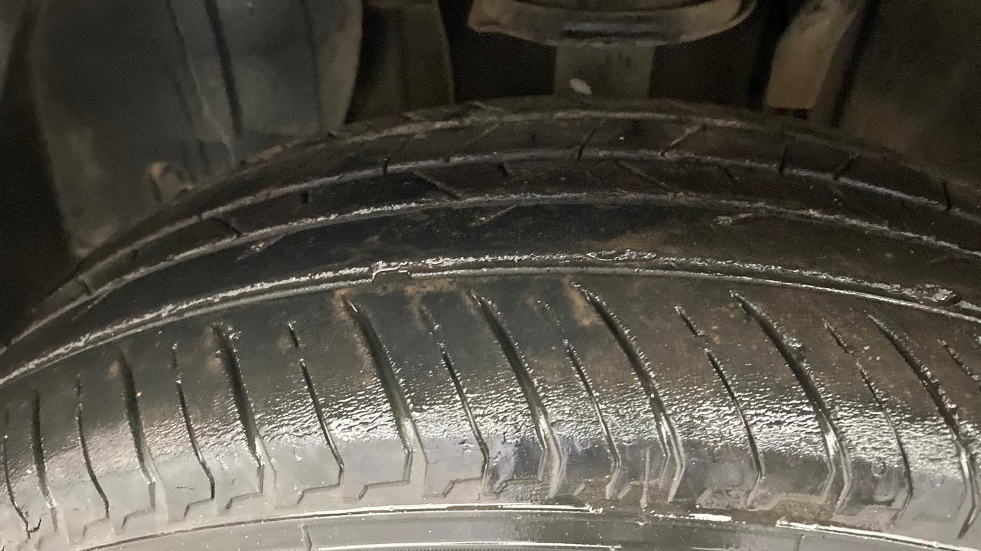 2021 Renault Kiger RXZ TURBO CVT DUAL TONE, Petrol, Automatic, 18,004 km, Left Front Tyre Tread