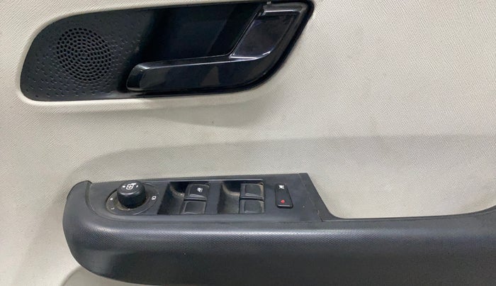2021 Tata ALTROZ XM PLUS PETROL, CNG, Manual, 28,926 km, Driver Side Door Panels Control