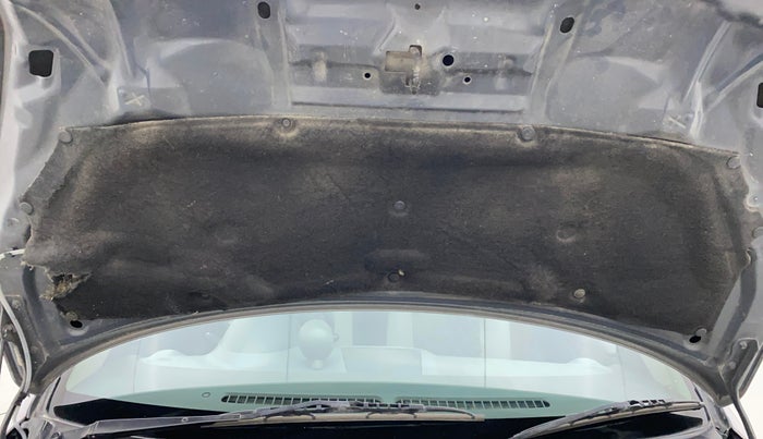 2011 Maruti Ritz VXI, Petrol, Manual, 74,331 km, Bonnet (hood) - Insulation cover has minor damage