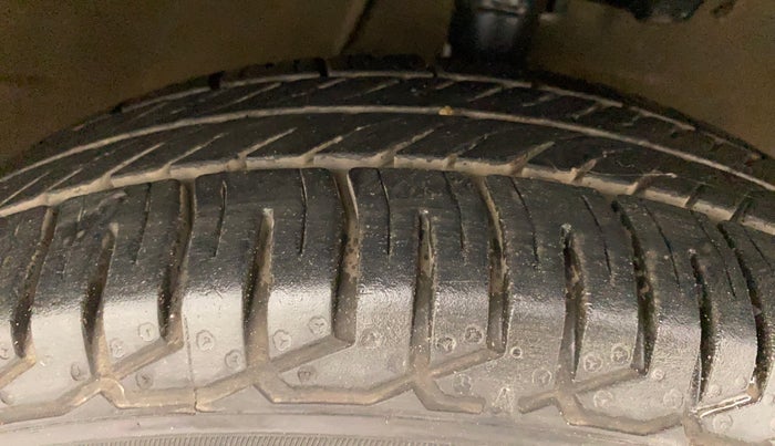 2011 Maruti Ritz VXI, Petrol, Manual, 74,331 km, Right Front Tyre Tread