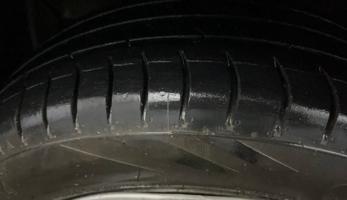 2018 Hyundai Xcent E+, Petrol, Manual, 67,143 km, Left Front Tyre Tread