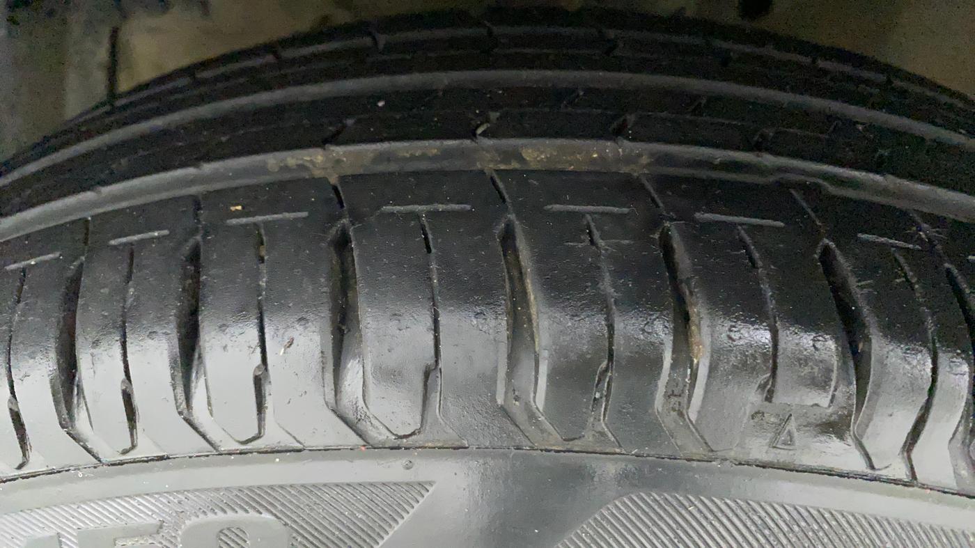 2016 Maruti Swift Dzire VXI, Petrol, Manual, 58,789 km, Left Front Tyre Tread