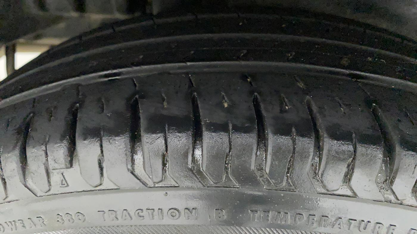 2016 Maruti Swift Dzire VXI, Petrol, Manual, 58,789 km, Right Rear Tyre Tread