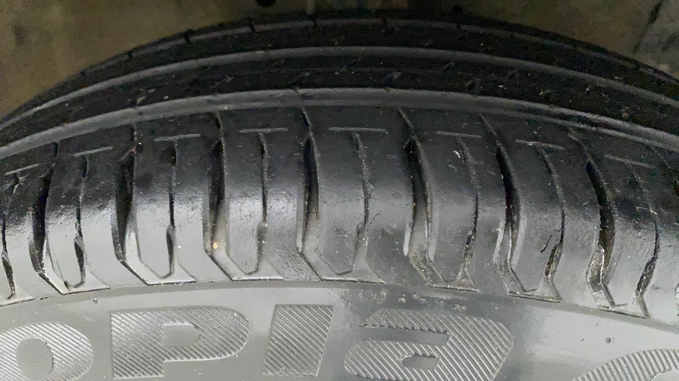2016 Maruti Swift Dzire VXI, Petrol, Manual, 58,789 km, Right Front Tyre Tread