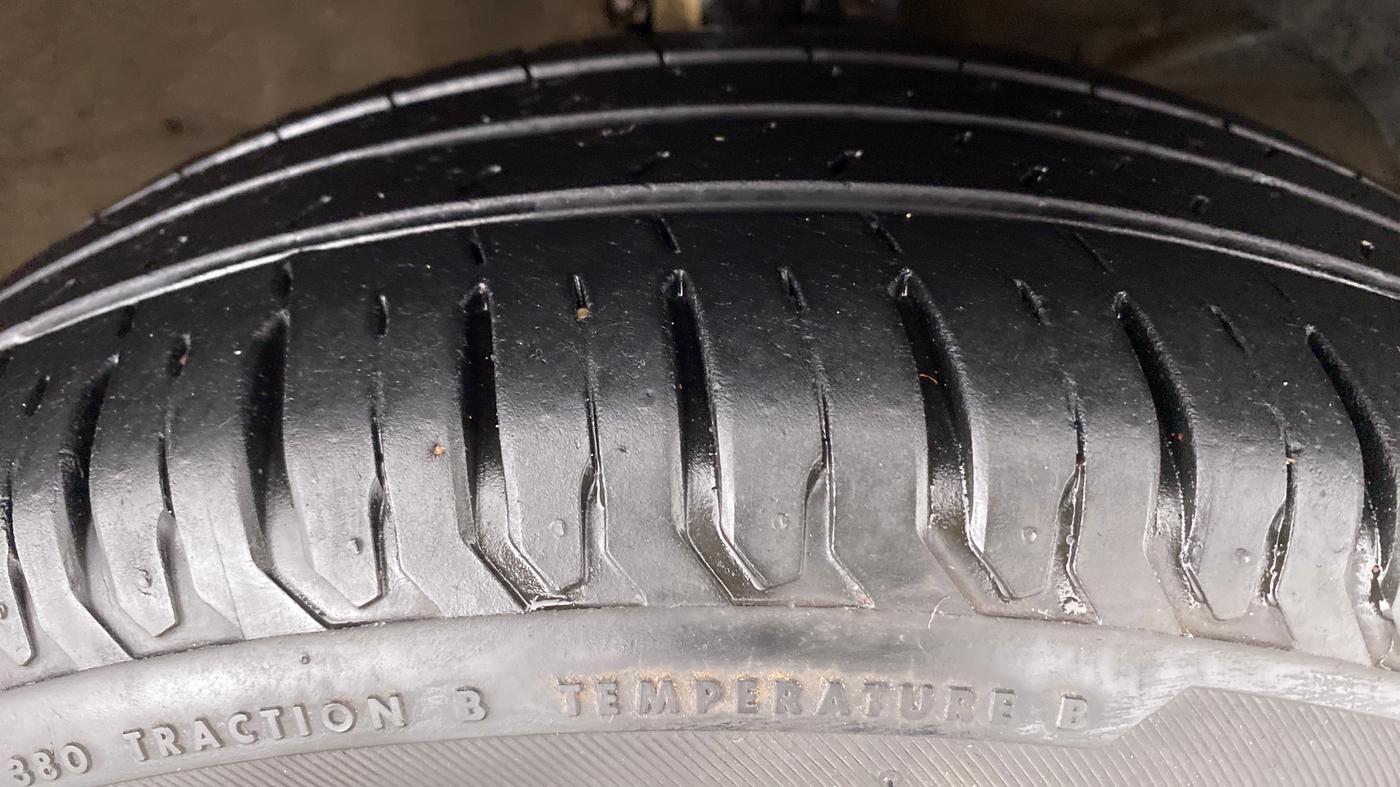 2020 Maruti Dzire ZXI Plus, Petrol, Manual, 25,042 km, Right Front Tyre Tread