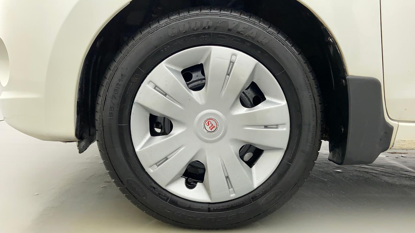 2016 Maruti Celerio VXI d, CNG, Manual, 70,049 km, Left Front Wheel