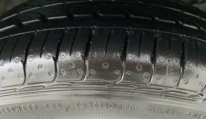 2016 Maruti Celerio VXI d, CNG, Manual, 70,049 km, Right Front Tyre Tread