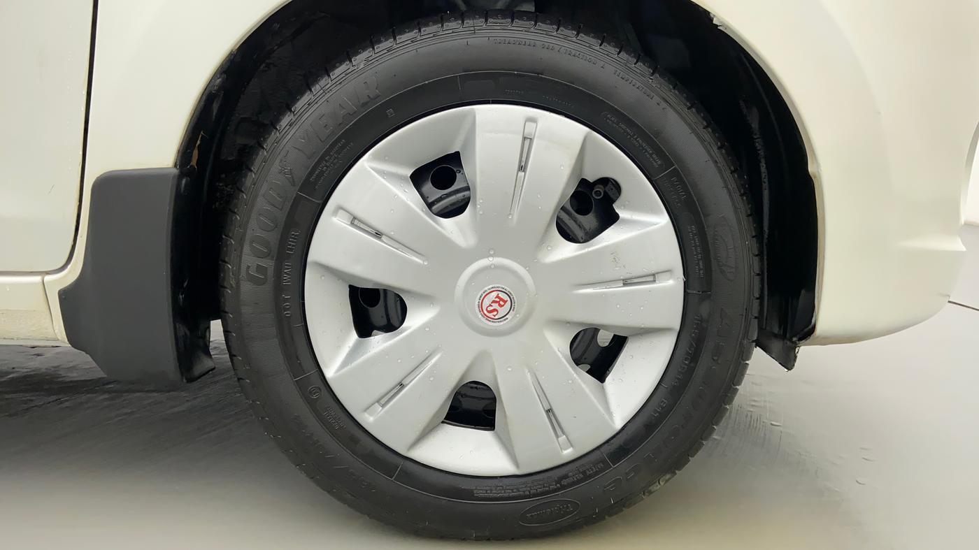 2016 Maruti Celerio VXI d, CNG, Manual, 70,049 km, Right Front Wheel