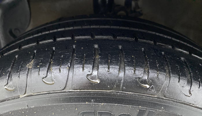 2019 Hyundai Grand i10 MAGNA 1.2 KAPPA VTVT, Petrol, Manual, 21,284 km, Left Front Tyre Tread