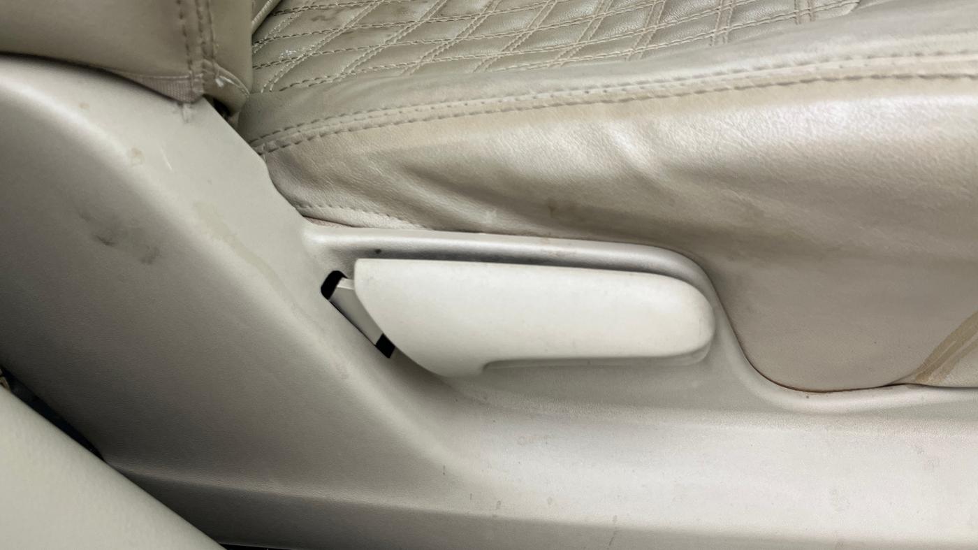 2017 Maruti Ertiga VXI, Petrol, Manual, 1,14,288 km, Driver Side Adjustment Panel
