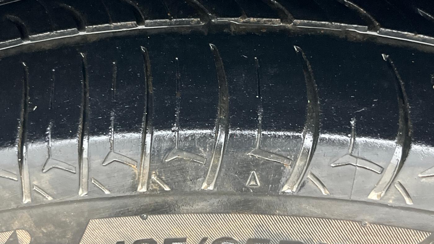 2017 Maruti Ertiga VXI, Petrol, Manual, 1,14,288 km, Left Front Tyre Tread