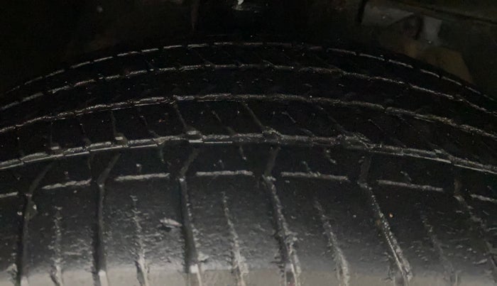 2017 Mahindra XUV500 W10 AT, Diesel, Automatic, 76,548 km, Right Front Tyre Tread