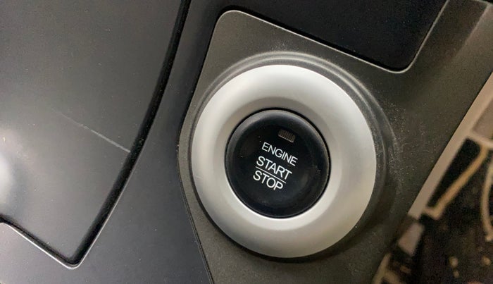 2017 Mahindra XUV500 W10 AT, Diesel, Automatic, 76,548 km, Keyless Start/ Stop Button