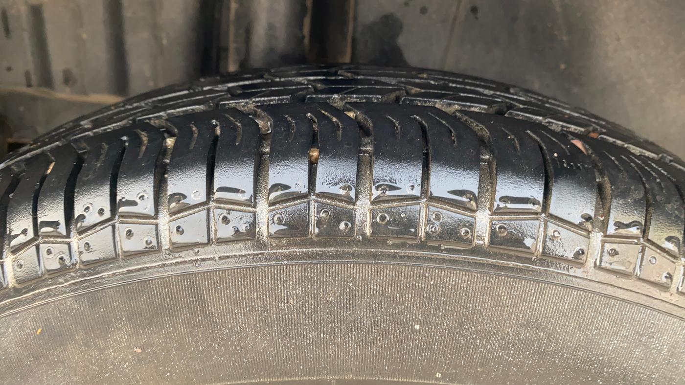 2017 Maruti Swift VXI, Petrol, Manual, 9,848 km, Right Rear Tyre Tread