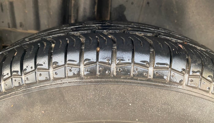 2017 Maruti Swift VXI, Petrol, Manual, 9,848 km, Right Rear Tyre Tread