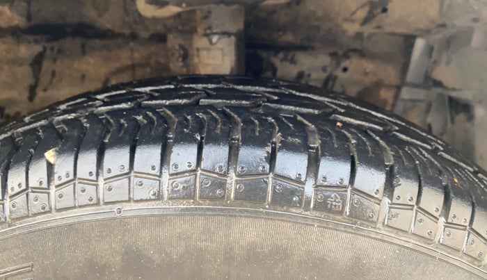 2017 Maruti Swift VXI, Petrol, Manual, 9,848 km, Right Front Tyre Tread