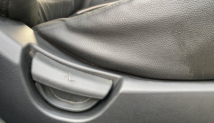 2018 Hyundai Grand i10 MAGNA 1.2 KAPPA VTVT, Petrol, Manual, 67,189 km, Driver Side Adjustment Panel