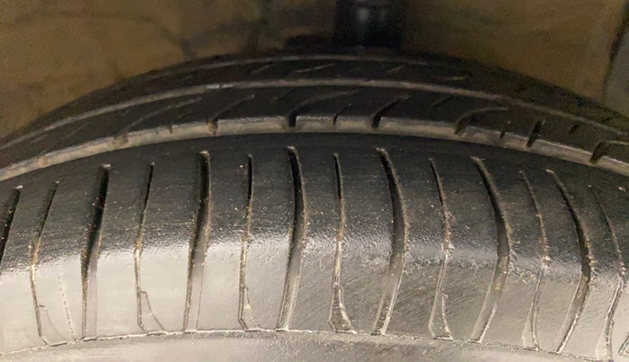 2018 Hyundai Grand i10 SPORTZ (O) AT 1.2 KAPPA VTVT, Petrol, Automatic, 58,831 km, Right Front Tyre Tread