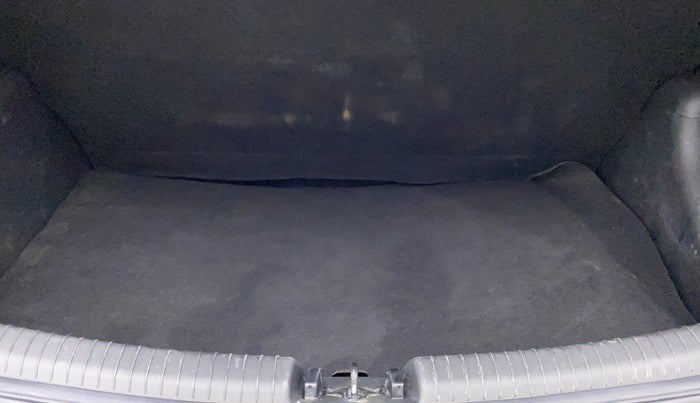 2018 Hyundai Grand i10 SPORTZ (O) AT 1.2 KAPPA VTVT, Petrol, Automatic, 58,831 km, Boot Inside