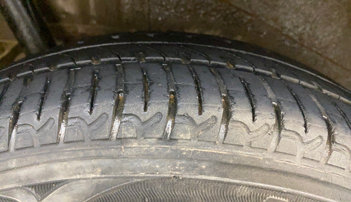 2018 Maruti Wagon R 1.0 VXI AMT, Petrol, Automatic, 80,284 km, Right Rear Tyre Tread