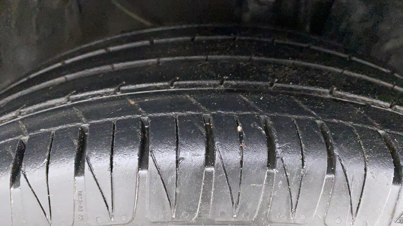 2020 KIA SONET GTX PLUS DCT 1.0, Petrol, Automatic, 23,104 km, Right Front Tyre Tread