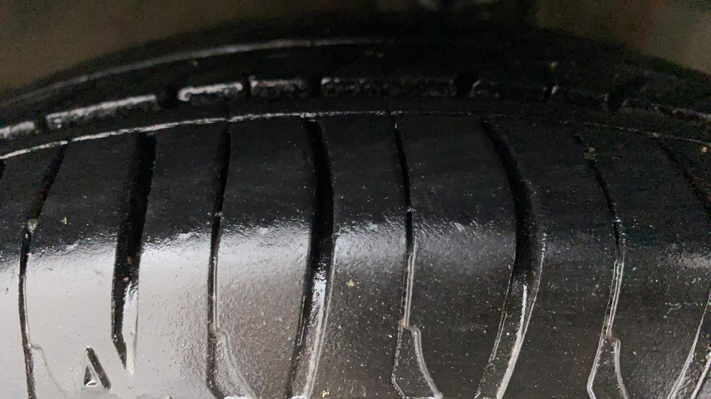 2012 Hyundai Eon MAGNA, Petrol, Manual, 59,438 km, Right Front Tyre Tread