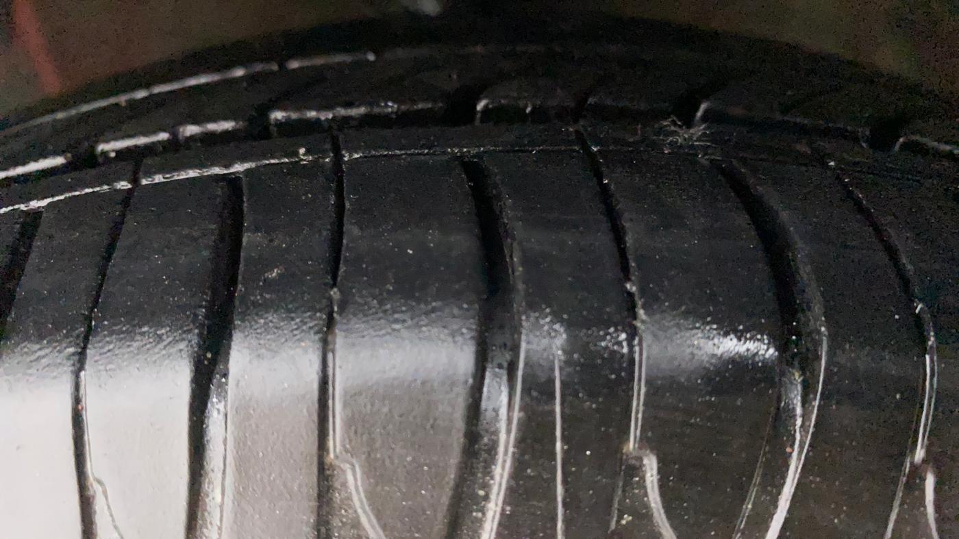 2012 Hyundai Eon MAGNA, Petrol, Manual, 59,438 km, Left Front Tyre Tread