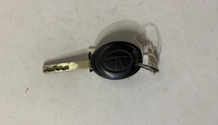 2022 Tata ALTROZ XE DIESEL, Diesel, Manual, 37,776 km, Key Close Up