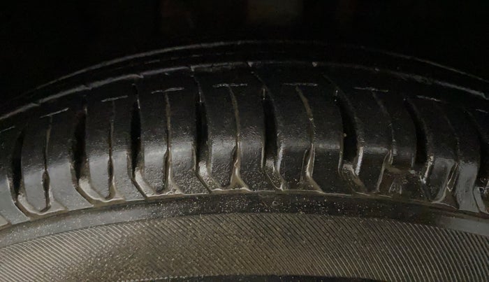 2022 Tata ALTROZ XE DIESEL, Diesel, Manual, 37,776 km, Right Front Tyre Tread