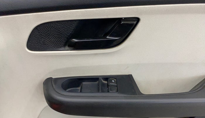 2022 Tata ALTROZ XE DIESEL, Diesel, Manual, 37,776 km, Driver Side Door Panels Control