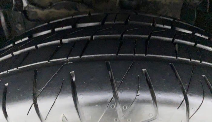 2016 Maruti Vitara Brezza ZDI PLUS, Diesel, Manual, 72,260 km, Left Front Tyre Tread