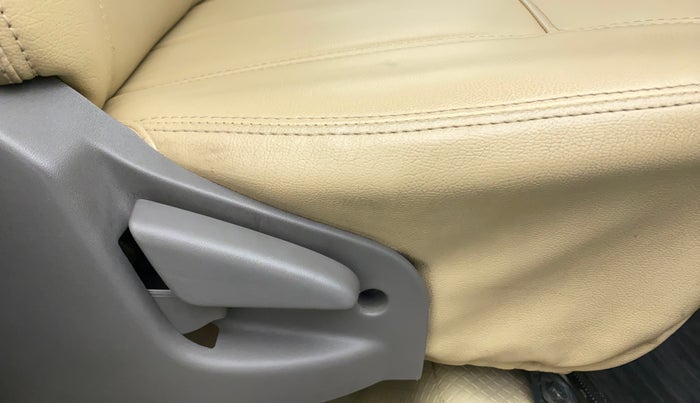 2015 Datsun Go T, Petrol, Manual, 29,272 km, Driver Side Adjustment Panel