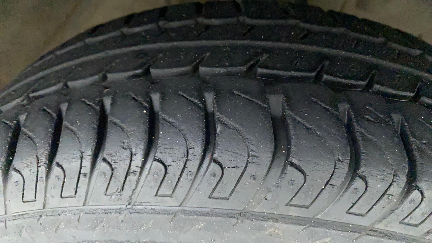 2015 Datsun Go T, Petrol, Manual, 29,272 km, Right Front Tyre Tread