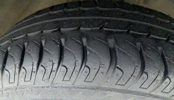 2015 Datsun Go T, Petrol, Manual, 29,272 km, Right Front Tyre Tread