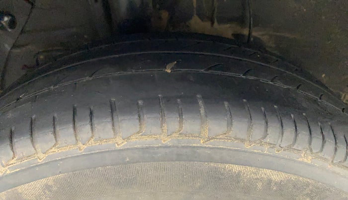 2018 Hyundai Elite i20 MAGNA EXECUTIVE 1.2, CNG, Manual, 64,166 km, Right Rear Tyre Tread