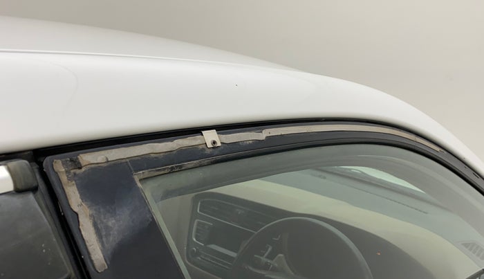 2018 Hyundai Elite i20 MAGNA EXECUTIVE 1.2, CNG, Manual, 64,166 km, Driver-side door - Door visor damaged