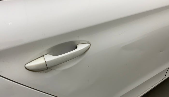 2018 Hyundai Elite i20 MAGNA EXECUTIVE 1.2, CNG, Manual, 64,166 km, Right rear door - Minor scratches