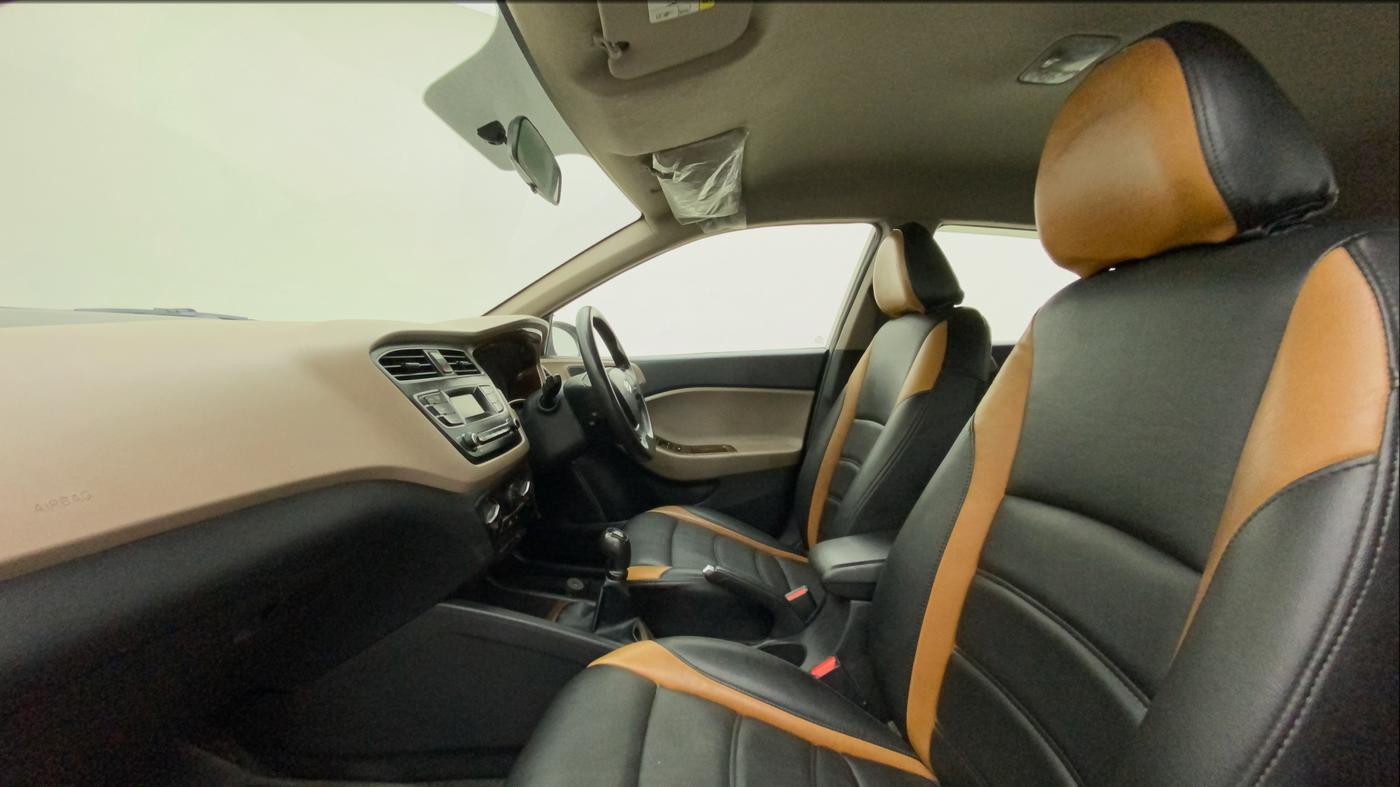 2018 Hyundai Elite i20 MAGNA EXECUTIVE 1.2, CNG, Manual, 64,166 km, Right Side Front Door Cabin