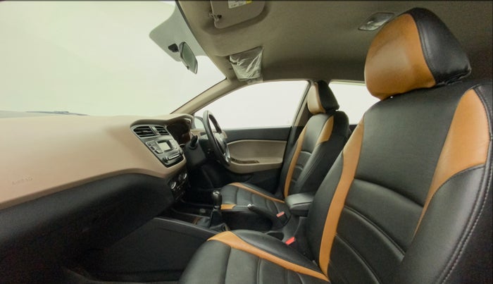 2018 Hyundai Elite i20 MAGNA EXECUTIVE 1.2, CNG, Manual, 64,166 km, Right Side Front Door Cabin