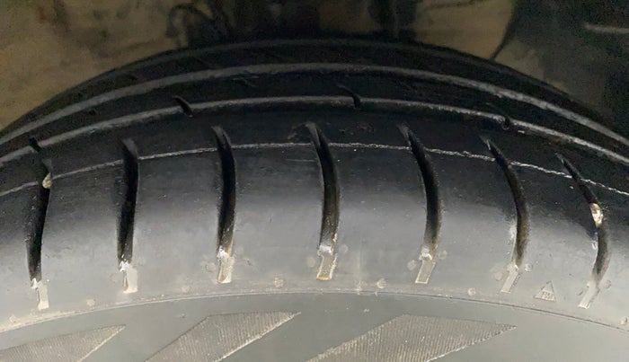 2018 Hyundai Elite i20 MAGNA EXECUTIVE 1.2, CNG, Manual, 64,166 km, Right Front Tyre Tread
