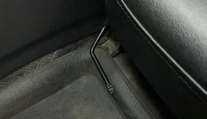 2018 Hyundai Elite i20 MAGNA EXECUTIVE 1.2, CNG, Manual, 64,166 km, Front left seat (passenger seat) - Seat adjuster lever broken but working