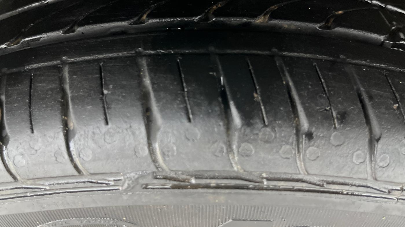 2014 Hyundai Xcent SX 1.2, Petrol, Manual, 69,585 km, Left Front Tyre Tread