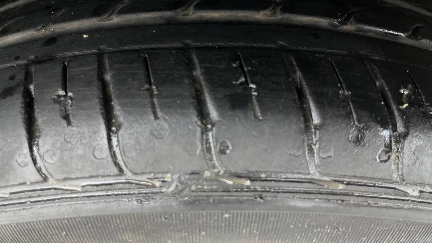 2014 Hyundai Xcent SX 1.2, Petrol, Manual, 69,585 km, Right Front Tyre Tread