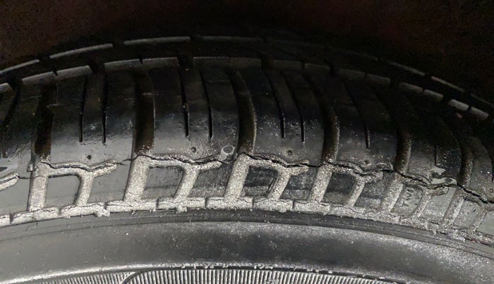 2011 Hyundai i10 ERA 1.1 IRDE, Petrol, Manual, 16,438 km, Left Front Tyre Tread