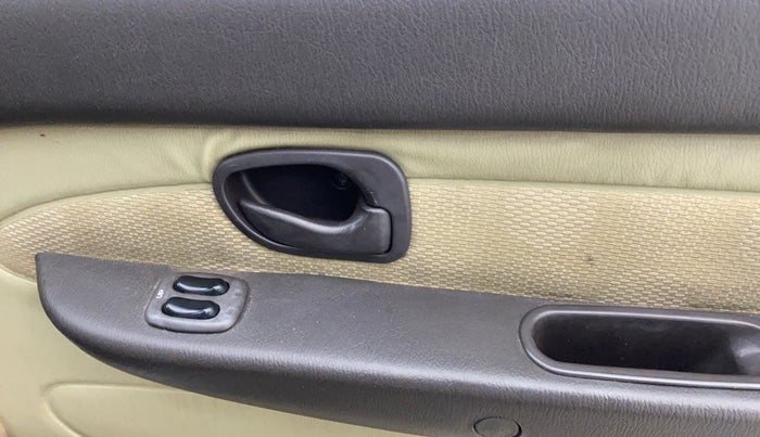 2012 Hyundai Santro Xing GL PLUS, Petrol, Manual, 66,990 km, Driver Side Door Panels Control