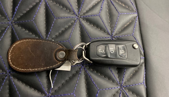 2022 Tata NEXON XZ PETROL, Petrol, Manual, 43,106 km, Key Close Up