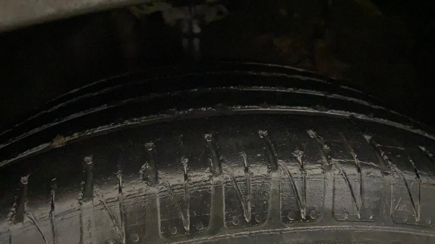 2022 KIA SONET HTK PLUS 1.2, CNG, Manual, 40,451 km, Left Front Tyre Tread